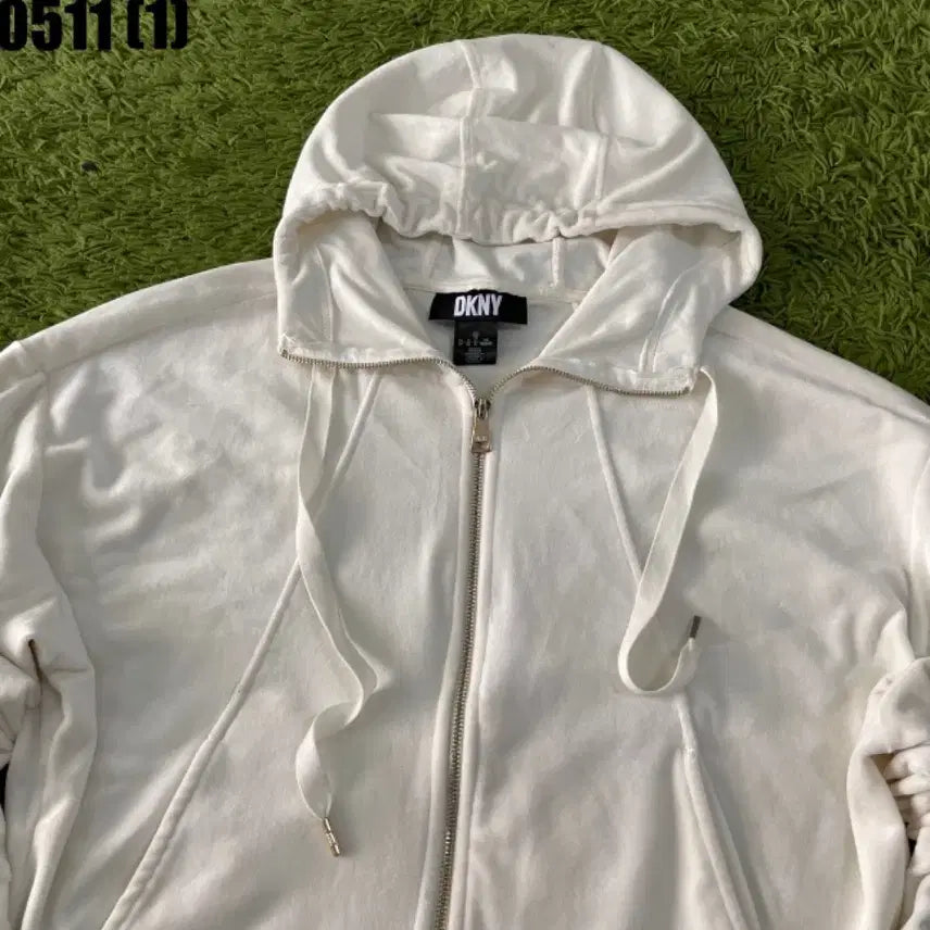 [BUNJANG] DKNY White Velvet Hooded Zip-Up Jacket (S) / DKNY 화이트 벨벳 후드 집업 S