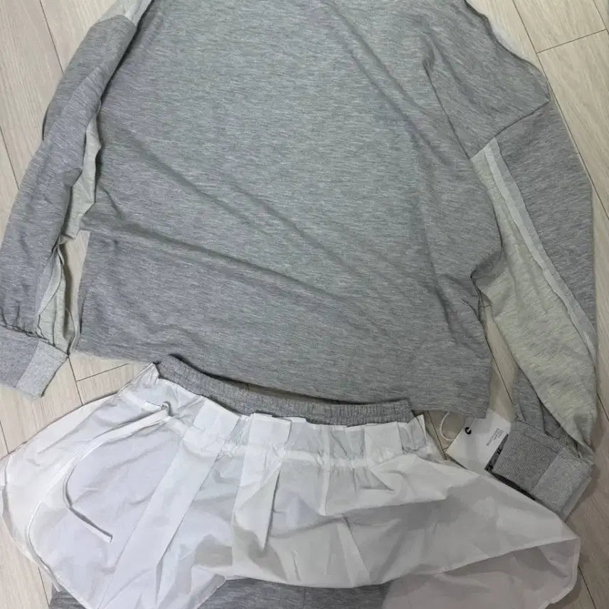 [BUNJANG] Layered Oversized Sweatshirt Two-Piece Set / 레이어드 오버핏 맨투맨 투피스 세트