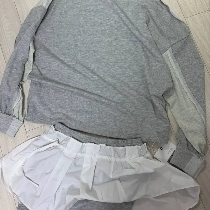 [BUNJANG] Layered Oversized Sweatshirt Two-Piece Set / 레이어드 오버핏 맨투맨 투피스 세트