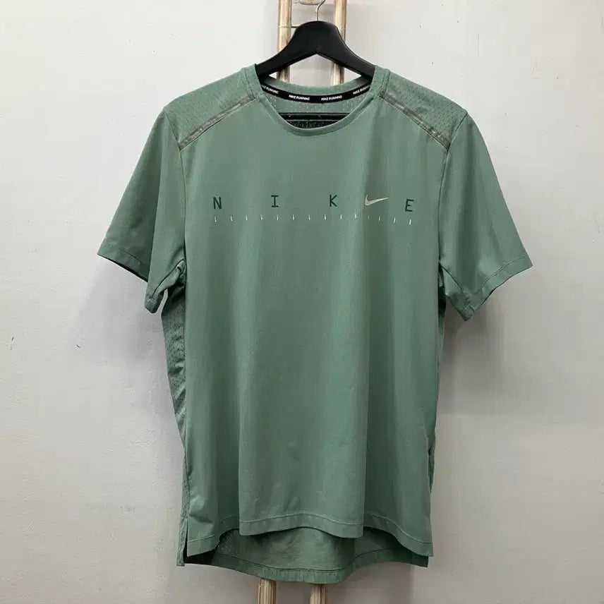 [BUNJANG] Nike Functional Short Sleeve T-Shirt M / 나이키(NIKE) 기능성 반팔티 95(M)