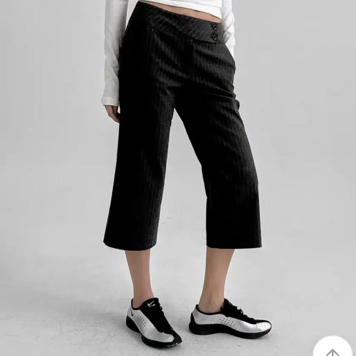 [BUNJANG] Black Up Stripe Capri Pants Charcoal / 블랙업 스트라이프 카프리팬츠 차콜
