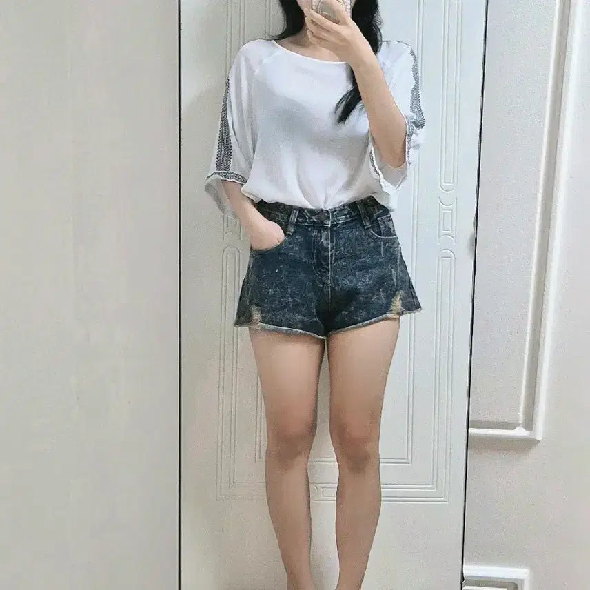 [BUNJANG] Denim Cut-Off Hem Distressed Shorts / 데님 밑단 컷팅 데미지 숏팬츠