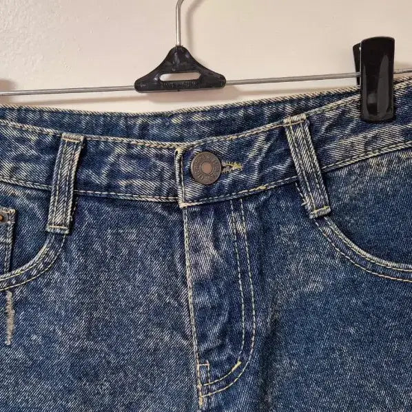 [BUNJANG] Denim Cut-Off Hem Distressed Shorts / 데님 밑단 컷팅 데미지 숏팬츠