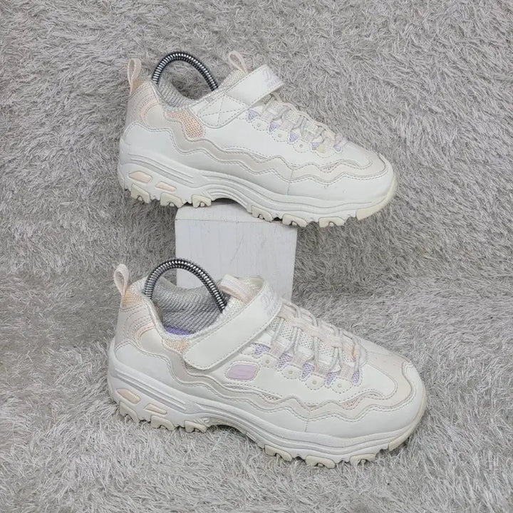 [BUNJANG] Skechers Kids Delight V-Lcro Sneakers / 구제짱짱맨 210 스케쳐스 키즈 딜라이트 밸크로 스니커즈