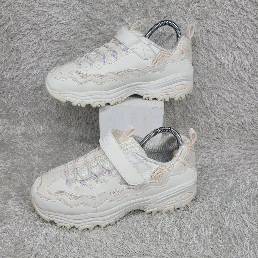 [BUNJANG] Skechers Kids Delight V-Lcro Sneakers / 구제짱짱맨 210 스케쳐스 키즈 딜라이트 밸크로 스니커즈