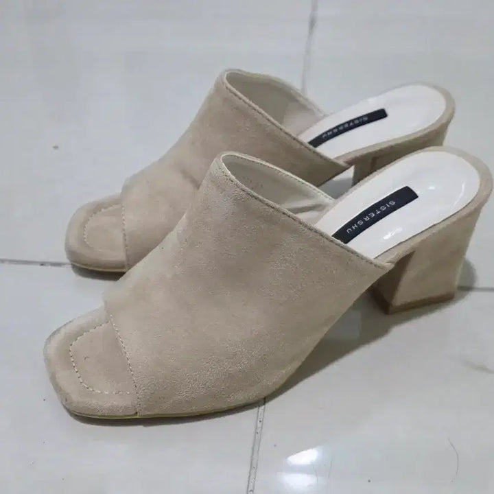 [BUNJANG] Beige Mule Heel Sandals (240) / 보세 구두 샌들 베이지 뮬 힐 240