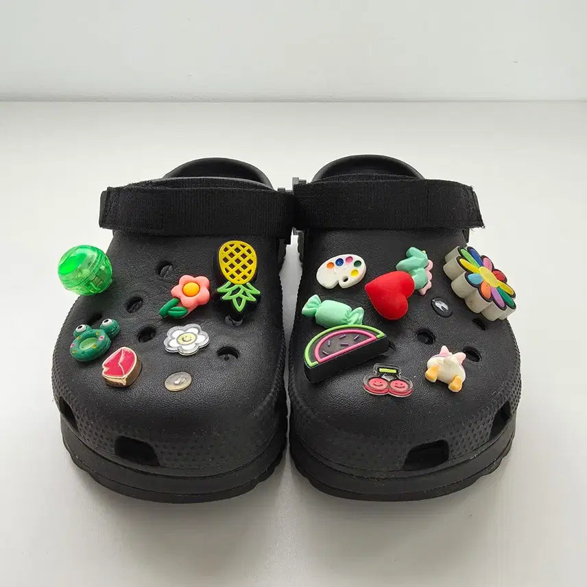 [BUNJANG] Crocs Platform Clogs (240) with Jibbitz / [240]크록스 플랫폼 클로그 (지비츠포함)