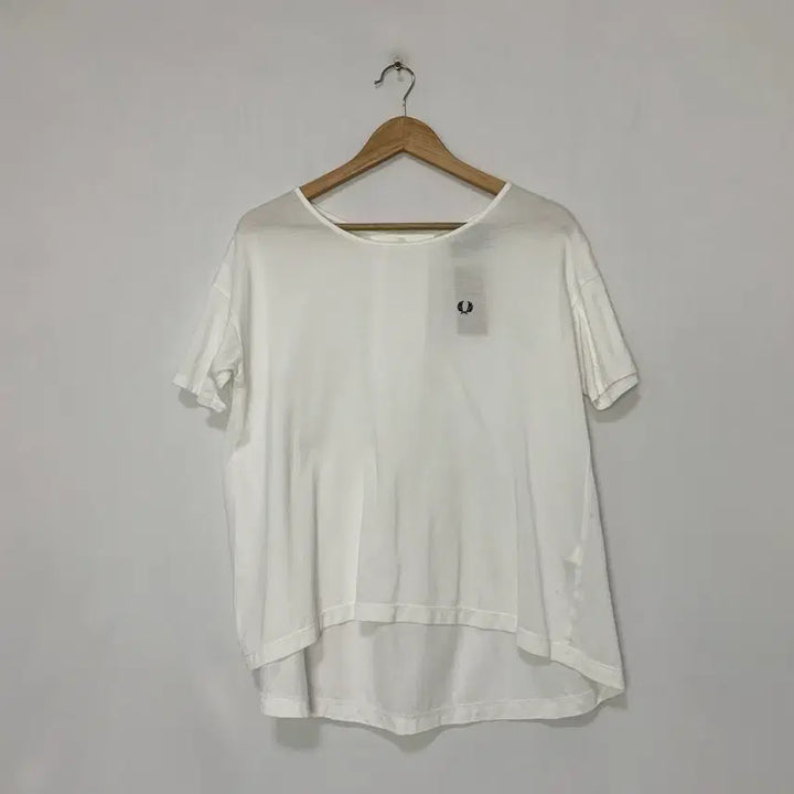 [BUNJANG] Fred Perry Laurel Wreath Logo Pintuck Short Sleeve T-Shirt Women&