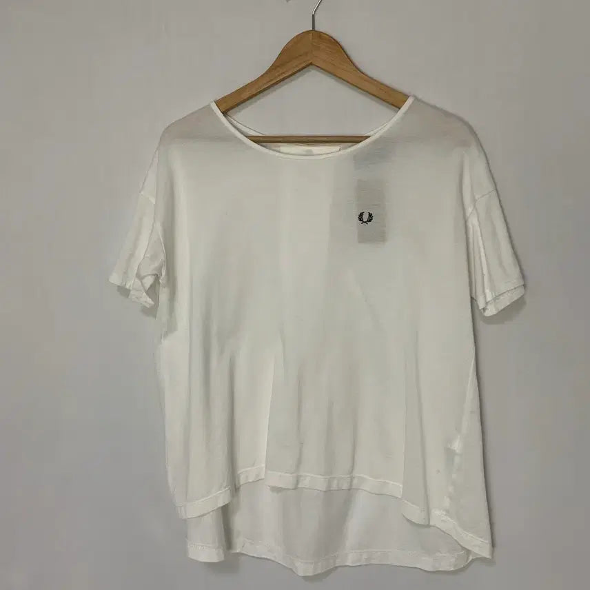 [BUNJANG] Fred Perry Laurel Wreath Logo Pintuck Short Sleeve T-Shirt Women&