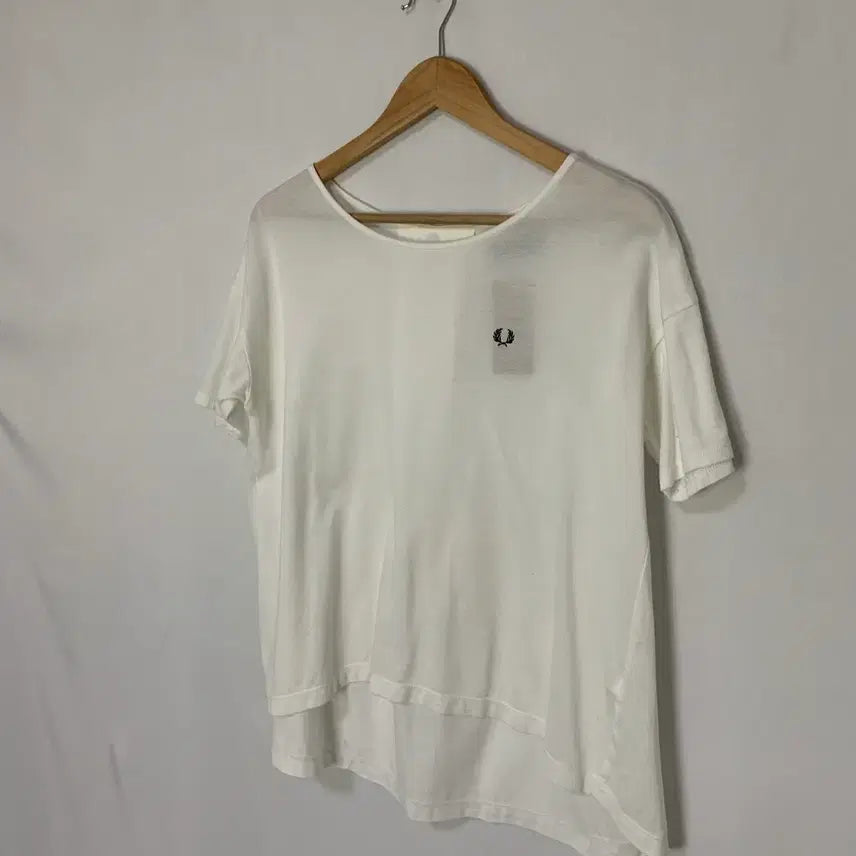 [BUNJANG] Fred Perry Laurel Wreath Logo Pintuck Short Sleeve T-Shirt Women&