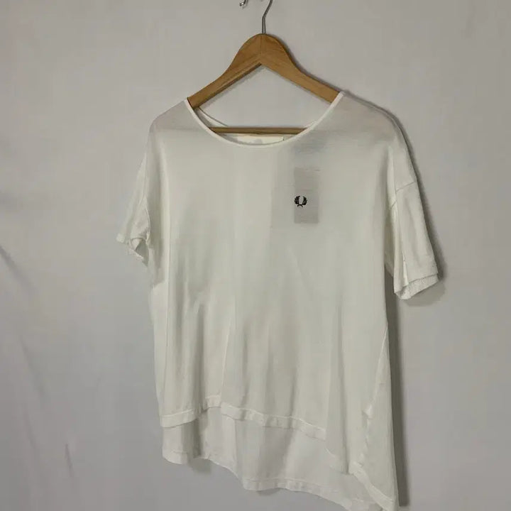 [BUNJANG] Fred Perry Laurel Wreath Logo Pintuck Short Sleeve T-Shirt Women&