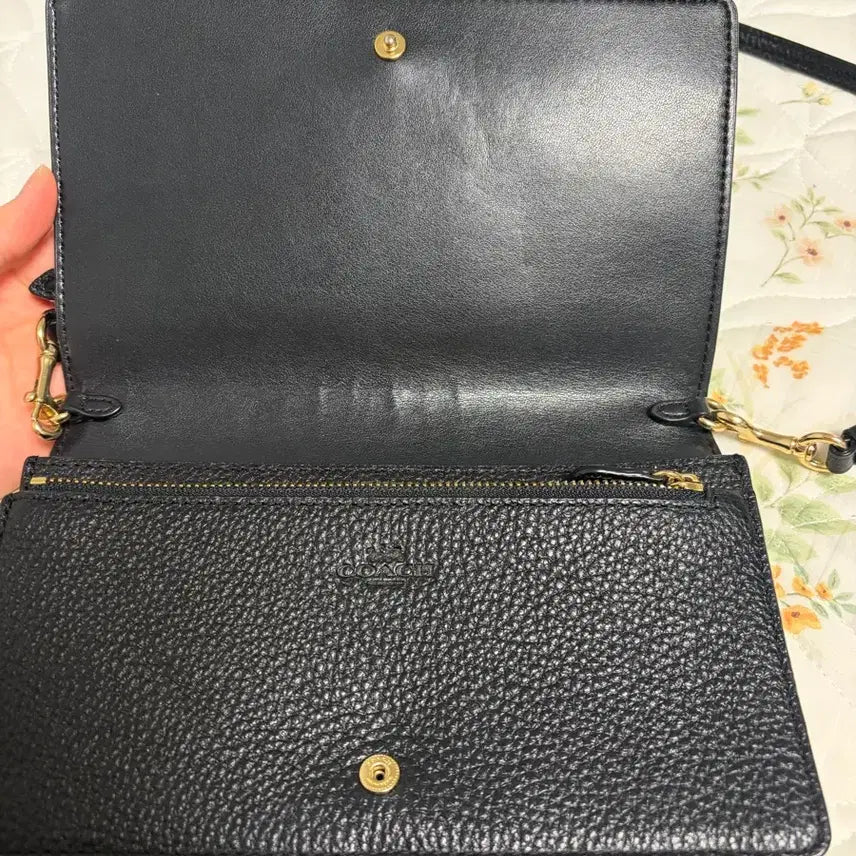 [BUNJANG] Coach Black Leather Crossbody Wallet Handbag / 코치 블랙 가죽 크로스백 지갑형 핸드백
