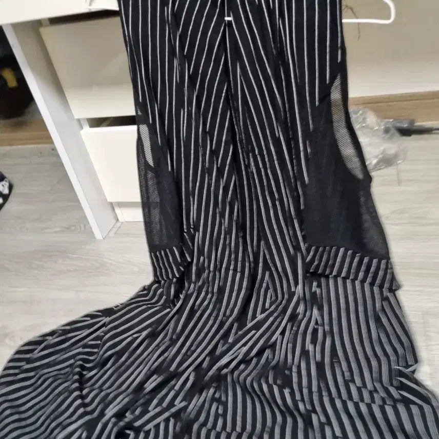 [BUNJANG] Black Stripe Long Vest / 스트라이프 롱 조끼 블랙