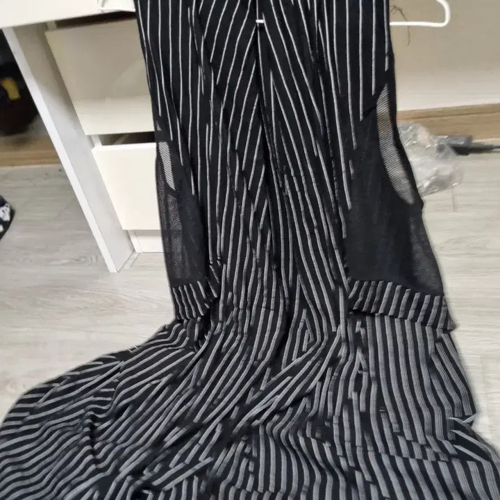 [BUNJANG] Black Stripe Long Vest / 스트라이프 롱 조끼 블랙