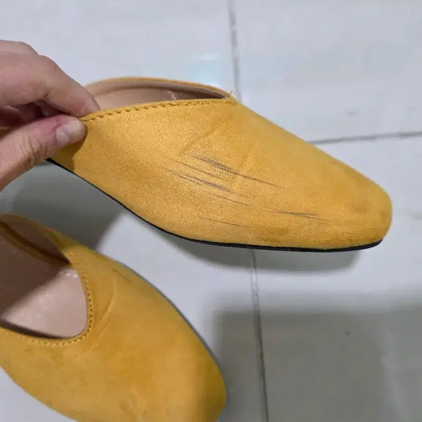 [BUNJANG] Suede Mules Sandals Yellow Size 240 / 보세 구두 샌들 스웨이드 뮬 옐로우  240