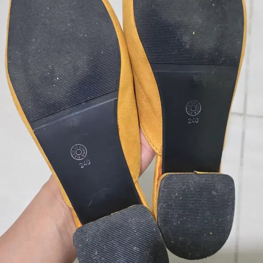 [BUNJANG] Suede Mules Sandals Yellow Size 240 / 보세 구두 샌들 스웨이드 뮬 옐로우  240