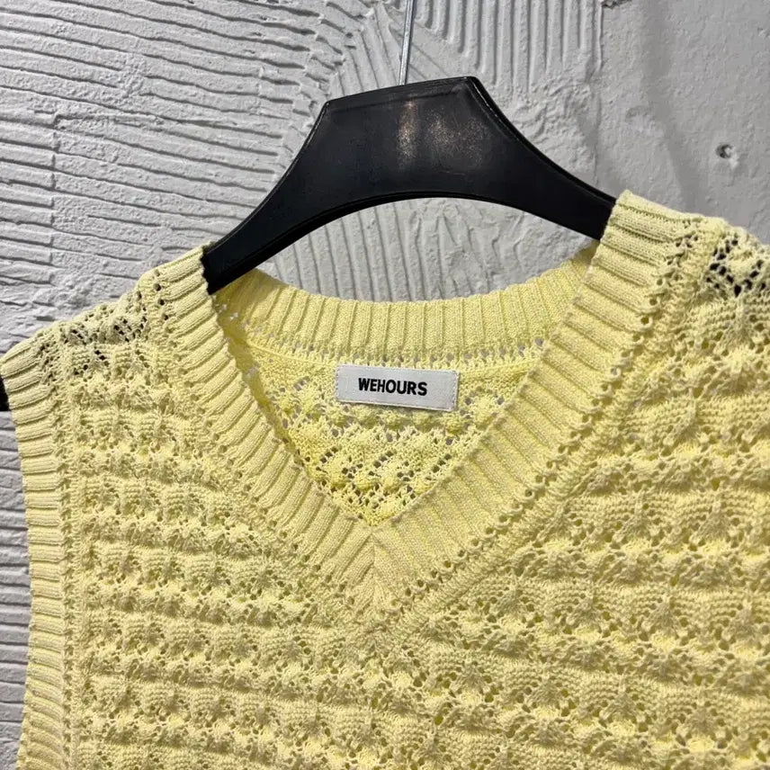 [BUNJANG] We Are Fewer Yellow Knit Vest / 위아워스 노랑 니트 베스트