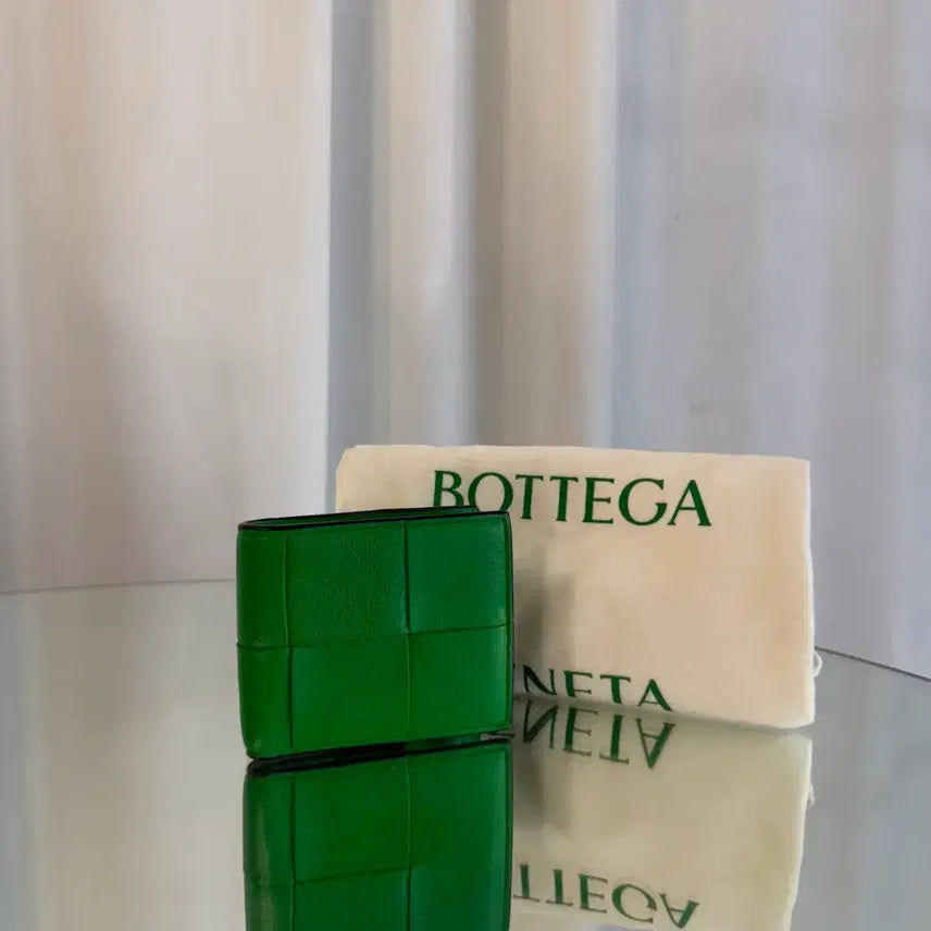 [BUNJANG] Bottega Veneta Cassette Parrot Bifold Wallet / 보테가베네타 카세트 패러킷 반지갑