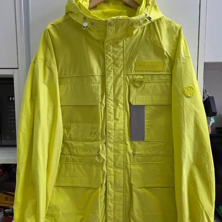 [BUNJANG] Discovery Expedition Fluorescent Windbreaker Size 105 / 디스커버리 익스페디션 형광 바람막이 105