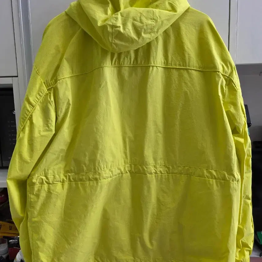 [BUNJANG] Discovery Expedition Fluorescent Windbreaker Size 105 / 디스커버리 익스페디션 형광 바람막이 105