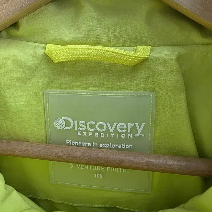[BUNJANG] Discovery Expedition Fluorescent Windbreaker Size 105 / 디스커버리 익스페디션 형광 바람막이 105