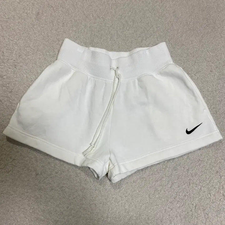 [BUNJANG] Nike Swoosh White Shorts Women&