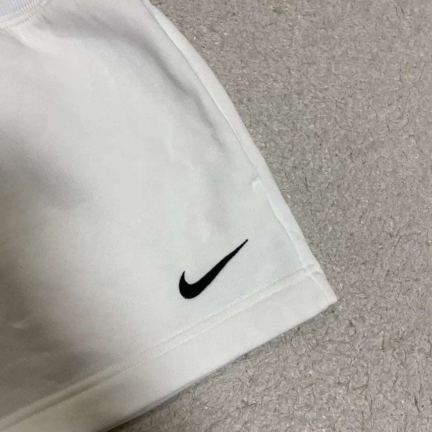 [BUNJANG] Nike Swoosh White Shorts Women&