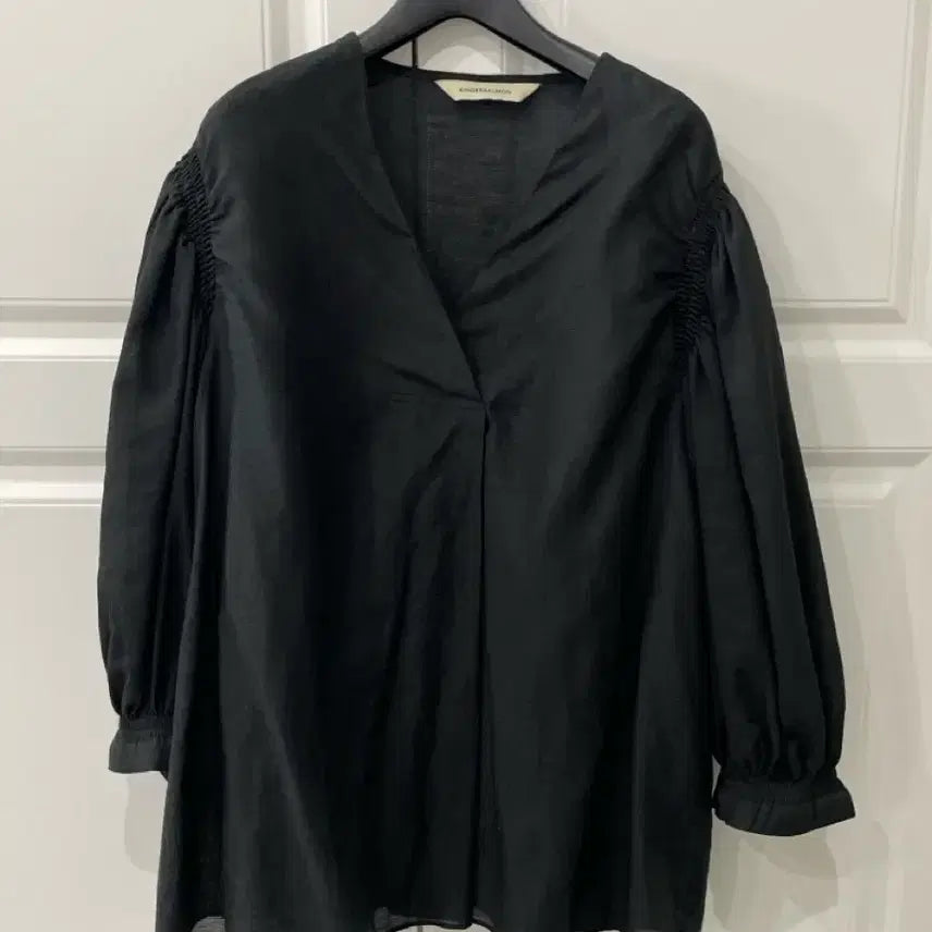 [BUNJANG] Kinder Salmon Essential Balloon Blouse (Black) / 킨더살몬 에센셜 벌룬 블라우스
