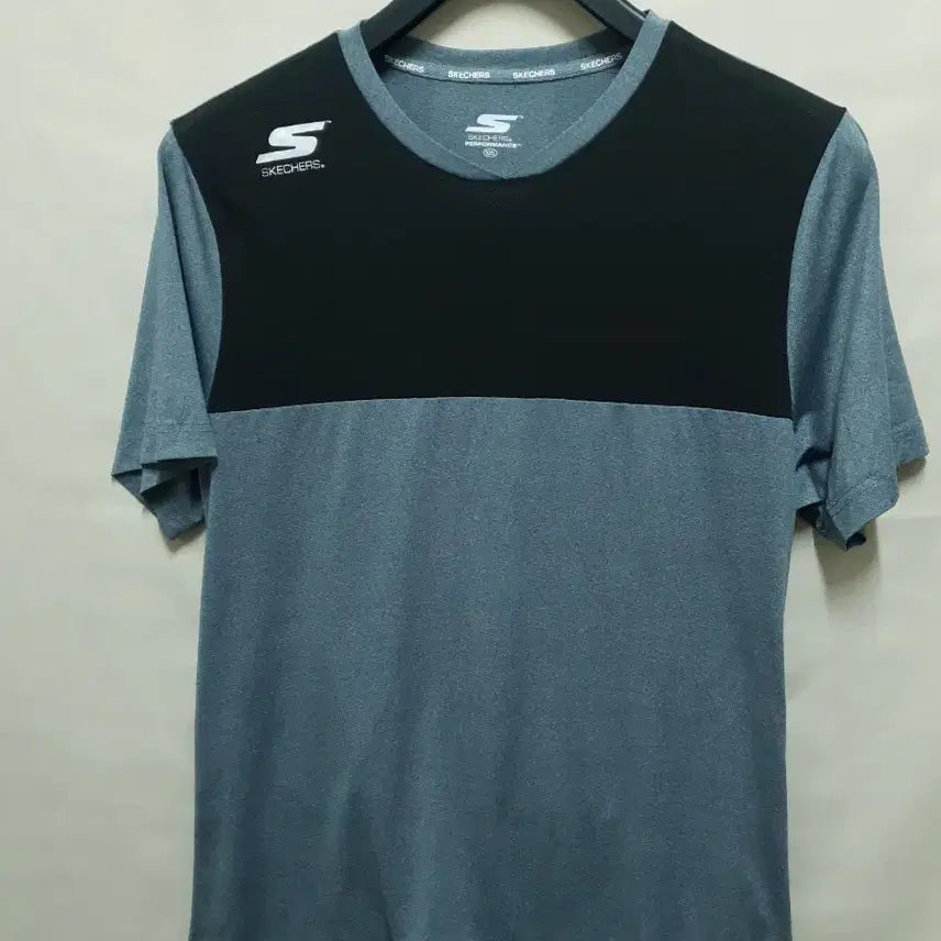 [BUNJANG] Skechers Functional Short Sleeve T-Shirt / 스케쳐스 기능성 반팔 티셔츠 블랙/블루