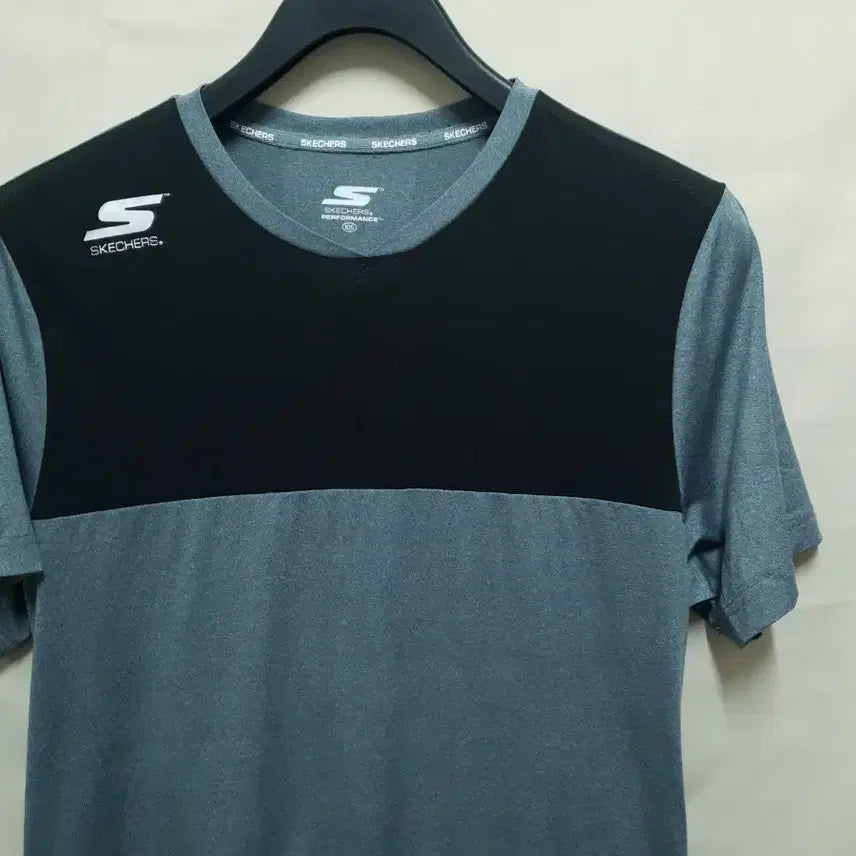 [BUNJANG] Skechers Functional Short Sleeve T-Shirt / 스케쳐스 기능성 반팔 티셔츠 블랙/블루