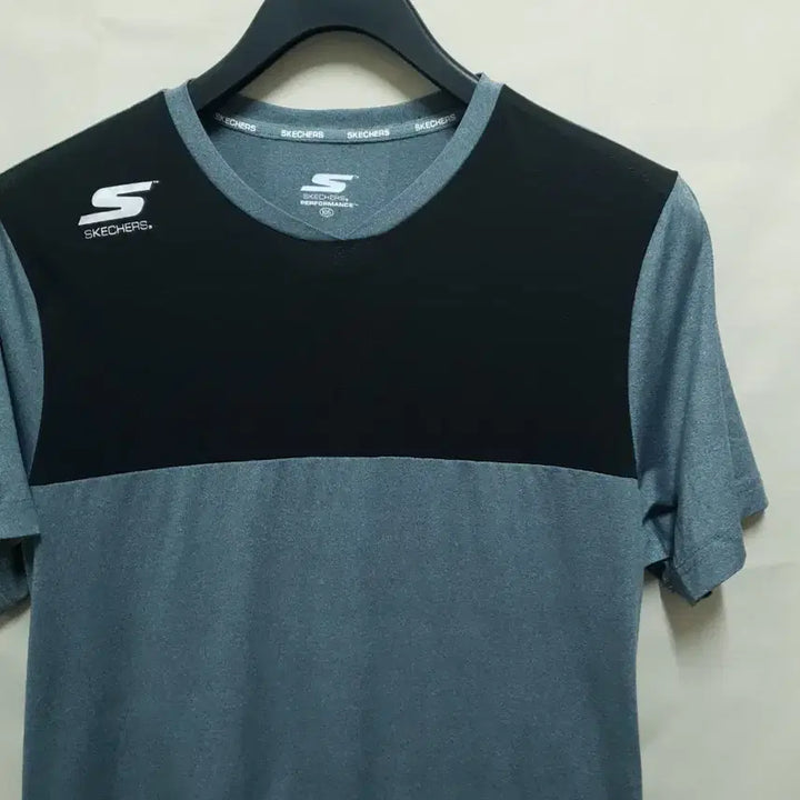 [BUNJANG] Skechers Functional Short Sleeve T-Shirt / 스케쳐스 기능성 반팔 티셔츠 블랙/블루