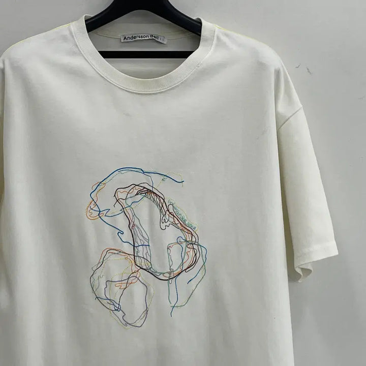 [BUNJANG] Andersson Bell Unisex Oversized Embroidered Graffiti White T-Shirt / 앤더슨벨 공용XL 자수 낙서 오버핏 화이트 반팔 티셔츠