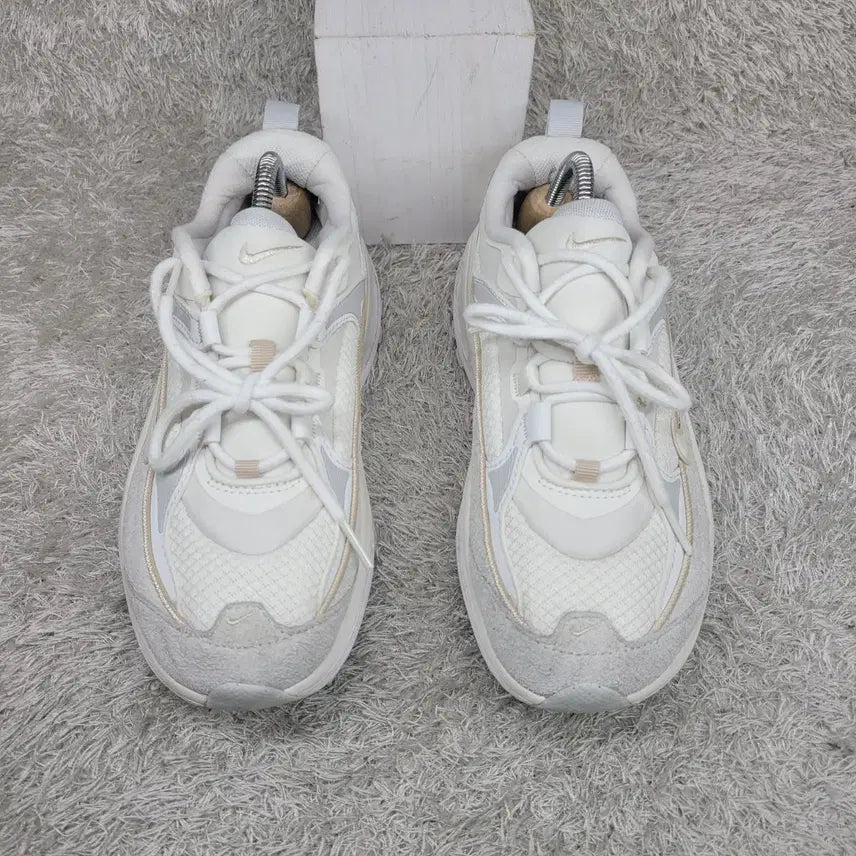 [BUNJANG] Nike Air Max Bliss LX Sneakers / 구제짱짱맨 240 나이키 에어맥스 블리스 LX 스니커즈