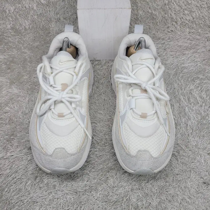 [BUNJANG] Nike Air Max Bliss LX Sneakers / 구제짱짱맨 240 나이키 에어맥스 블리스 LX 스니커즈