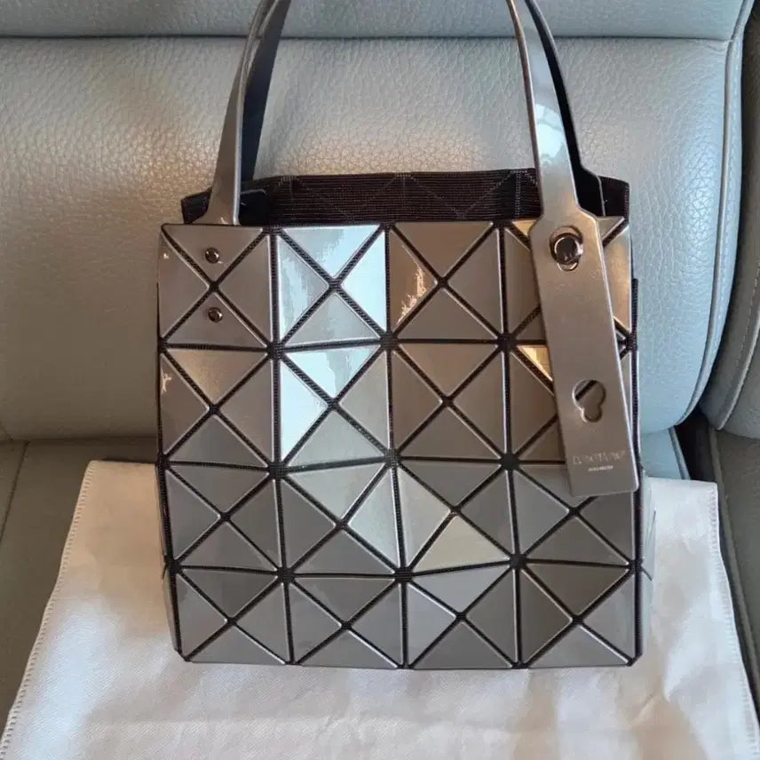 [BUNJANG] Bao Bao Prism Medium/Large Tote Bag / 바오바오 캐럿 미디엄 라지