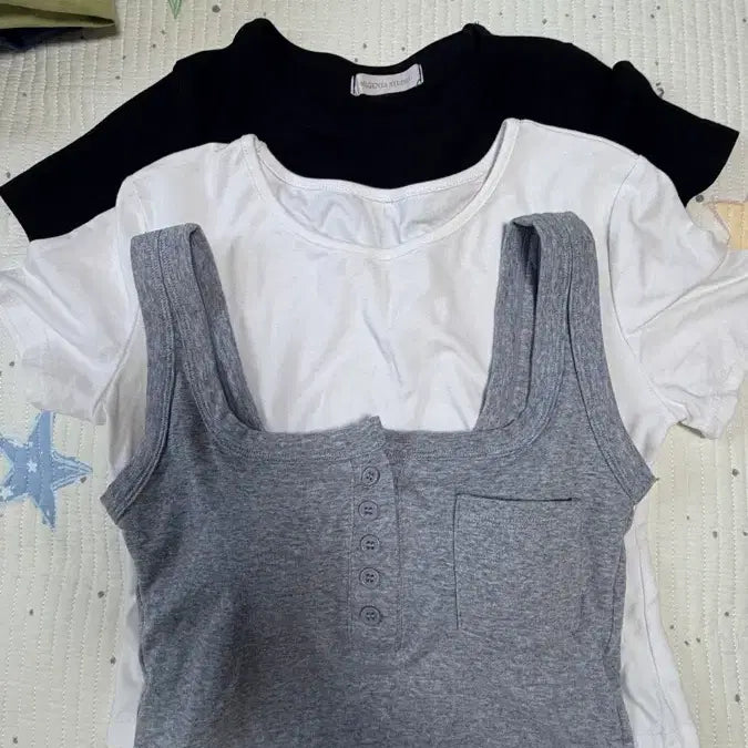 [BUNJANG] Basic White Short-Sleeve T-Shirt (3-Pack, Size 150) / 흰색 반팔 티셔츠 기본 면티 150사이즈 3개 10000