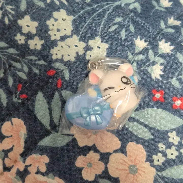 [BUNJANG] Hamtaro Ribon Swing Heart Gacha Keyring (Sealed) / 방가방가 햄토리 리본이 스윙 하트 키링 가챠 미개봉 햄스터 햄쥐