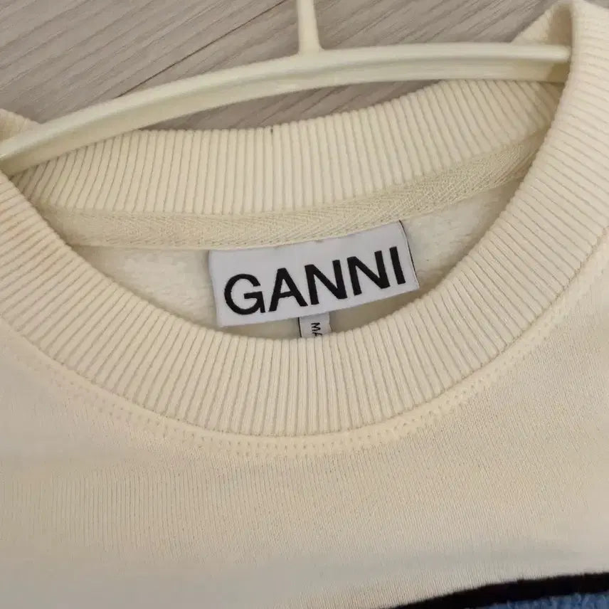 [BUNJANG] GANNI Embroidered Logo Sweatshirt Ivory / 가니 GANNI 로고 자수 맨투맨 아이보리