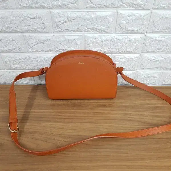 [BUNJANG] A.P.C. Demi-Lune Saffiano Leather Crossbody Bag / 아페쎄(A.P.C.) 데미룬 크로스백