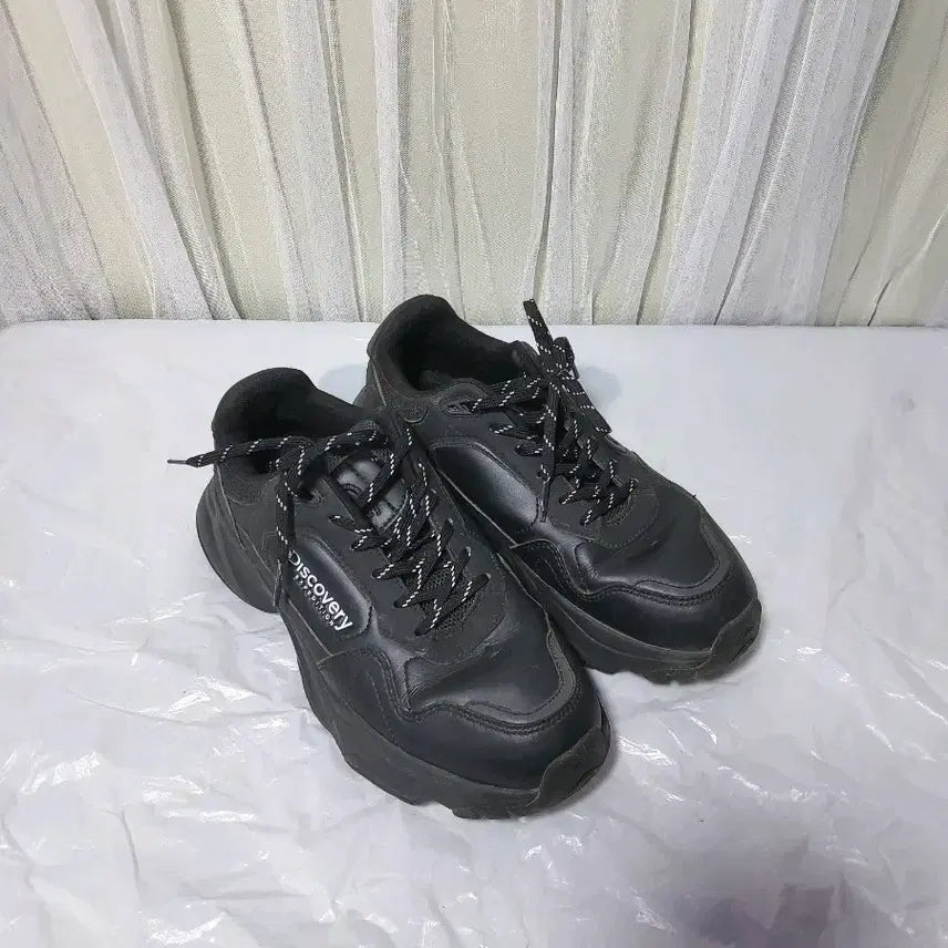 [BUNJANG] Discovery Expedition Black Sneakers Size 250 / 디스커버리 익스페디션 블랙 운동화250
