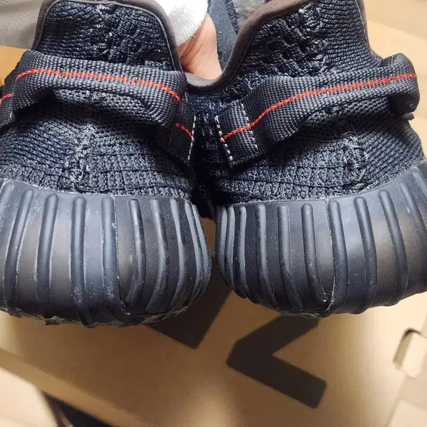 [BUNJANG] Adidas Yeezy Boost 350 V2 Black / 아디다스 이지부스트 350 V2 블랙