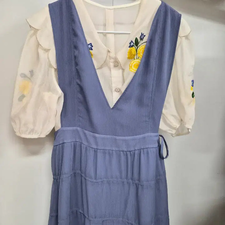 [BUNJANG] Duel Jumpsuit Dress &amp; Embroidered Balloon Blouse / 듀엘 점퍼수트 원피스. 수입 자수 벌룬 블라우스
