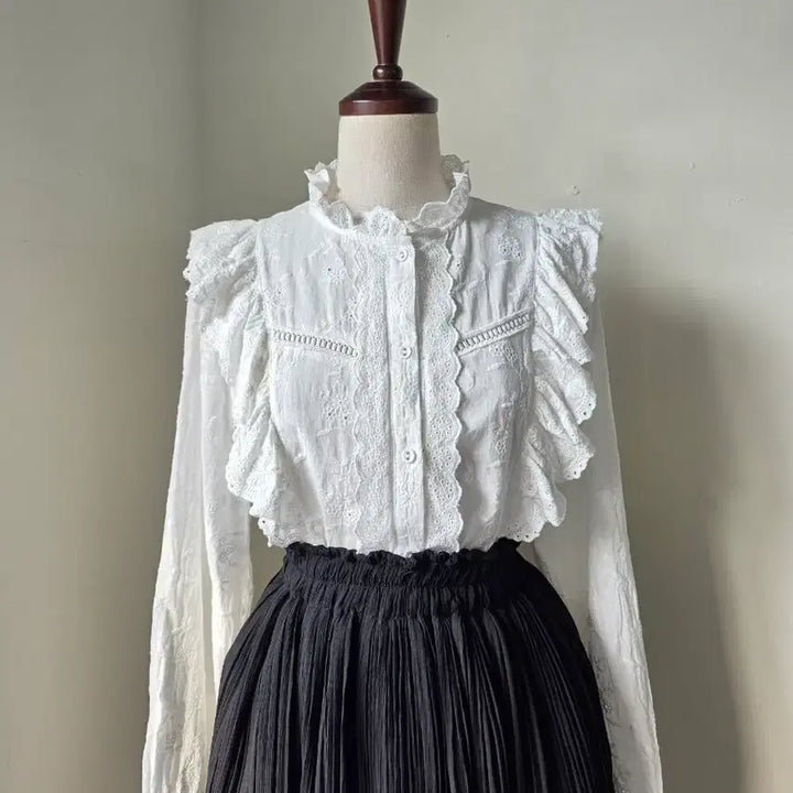 [BUNJANG] White Lace Punching Frill Eyelet Blouse / 화이트 레이스 펀칭 프릴 아일렛 블라우스