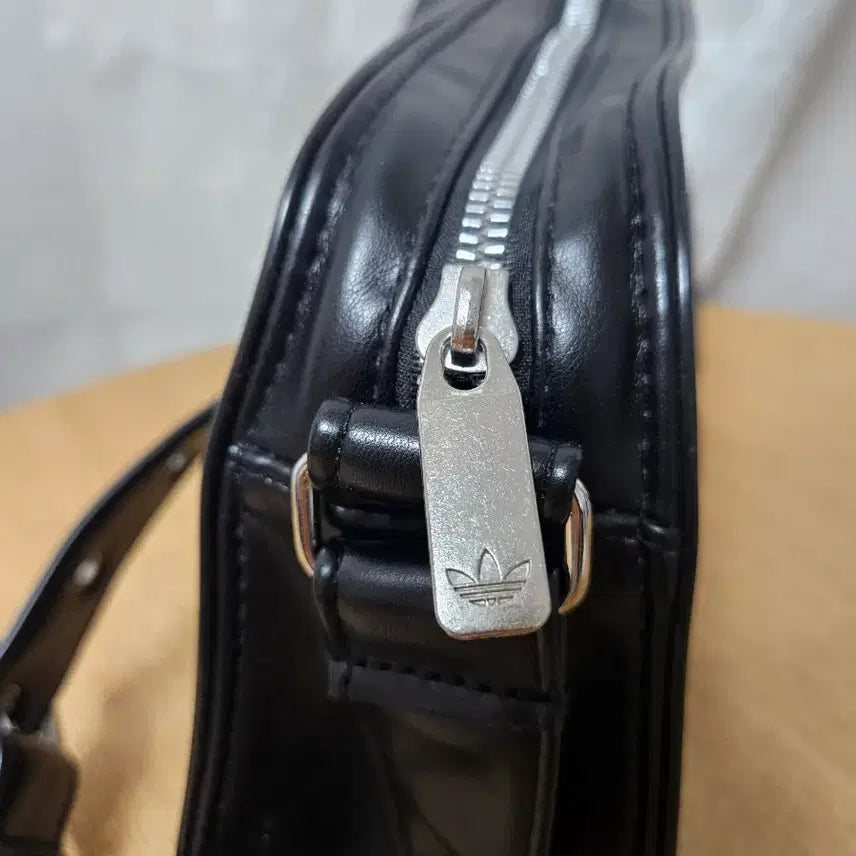 [BUNJANG] Adidas Trefoil Shoulder Bag / 아디다스 트레포일 숄더백