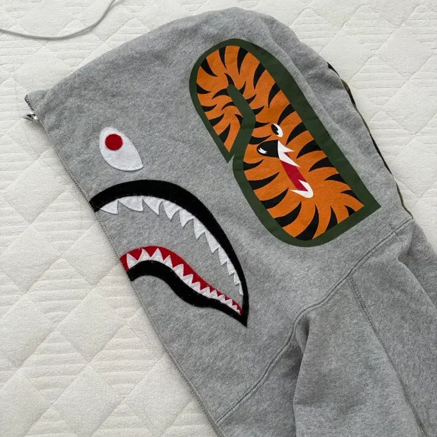 [BUNJANG] BAPE Shark Camo Full Zip Hoodie / 베이프 샤크 반카모 후드집업 반집업