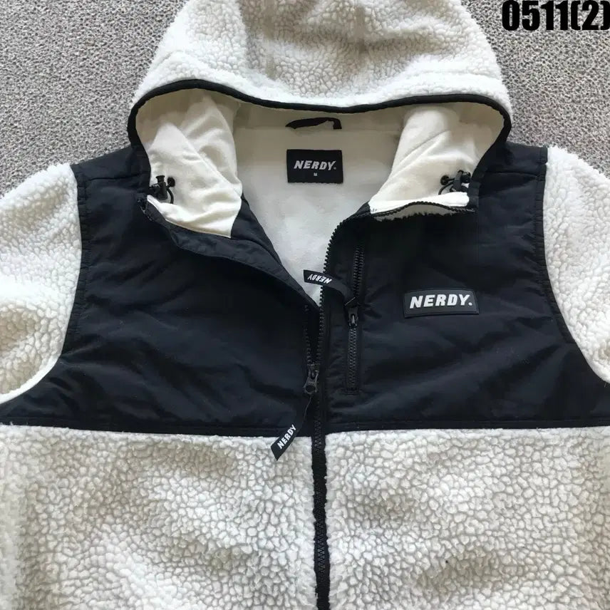 [BUNJANG] NERDY Fleece Zip-Up Hoodie White/Black M / 널디 후리스 집업 후드 화이트/블랙 m