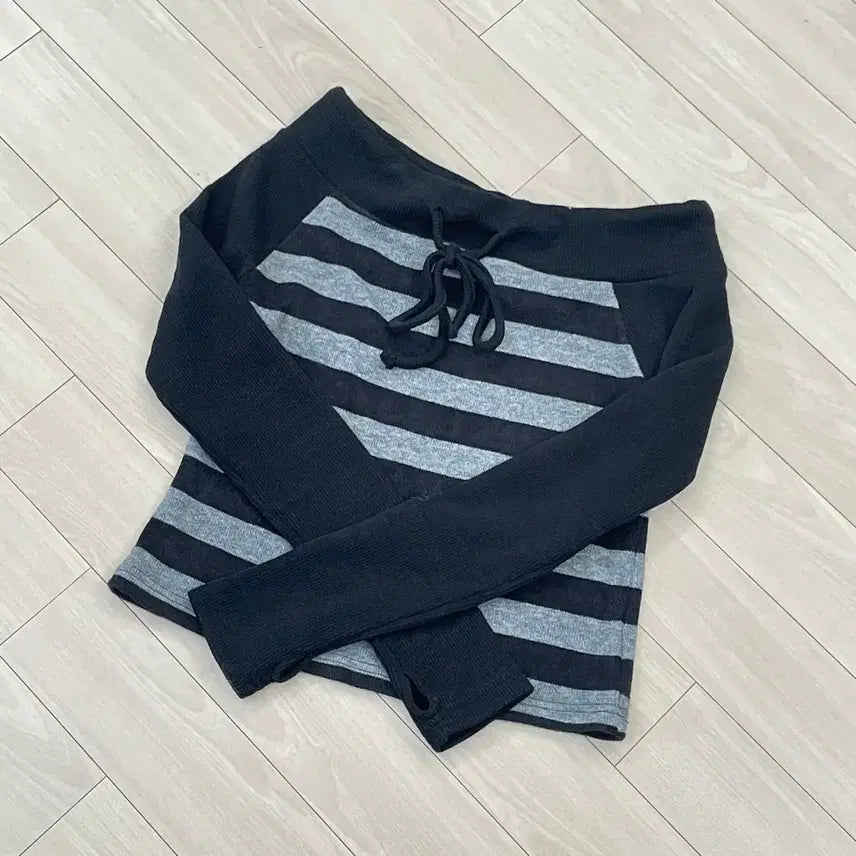 [BUNJANG] Stripe Off-Shoulder Knit T-shirt / 스트라이프 오프숄더 니트T