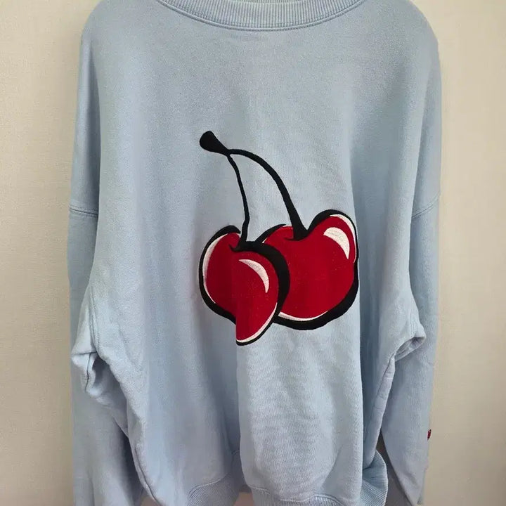 [BUNJANG] Kirsh Cherry Embroidery Sweatshirt Sky Blue / 키리쉬 체리 자수 맨투맨 하늘색