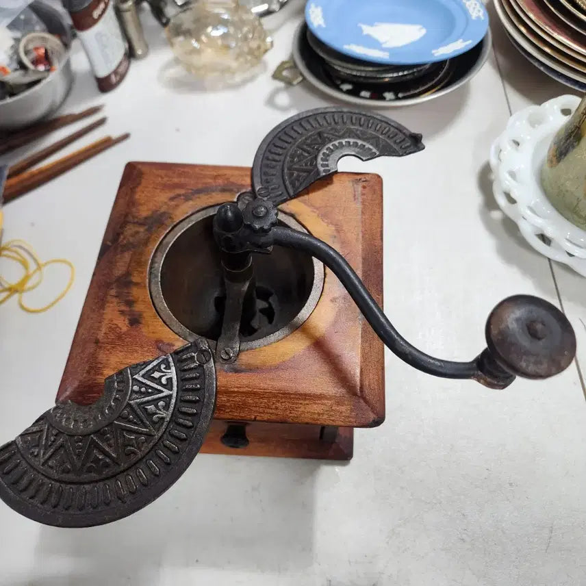 [BUNJANG] Antique European Coffee Grinder / 유럽에서온 옛날 