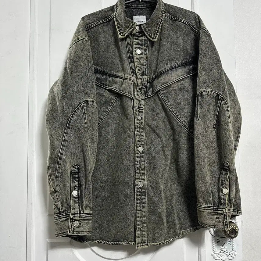 [BUNJANG] Freaker Front Flap Pocket Denim Shirt / 프리커 프론트 플랩 포켓 데님 셔츠